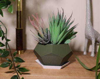 Large Geometric Polygon Plant pot / Planter - Eco-friendly, sustainable, biodegradable plastic - Gift - Present - 3D Printed - 14 colours