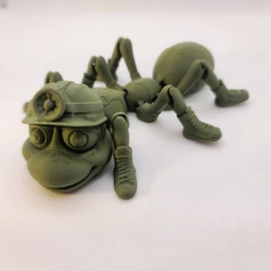 Flexible Ant Toy – Articulated Insect Figurine – 3D-Printed Eco PLA