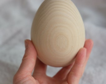 Handcrafted wooden egg large (9.6 cm)