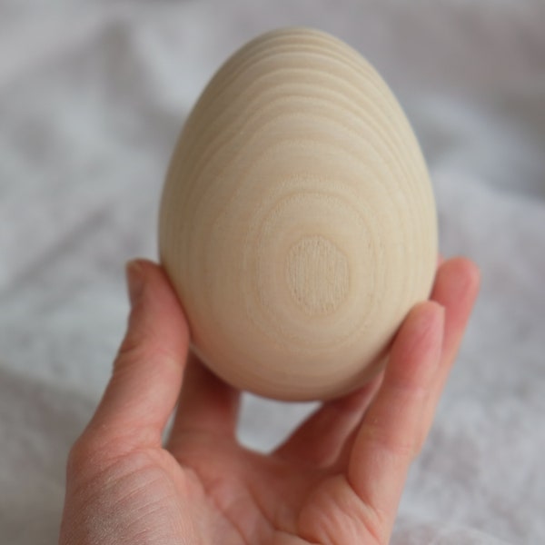 Handcrafted wooden egg large (9.6 cm)