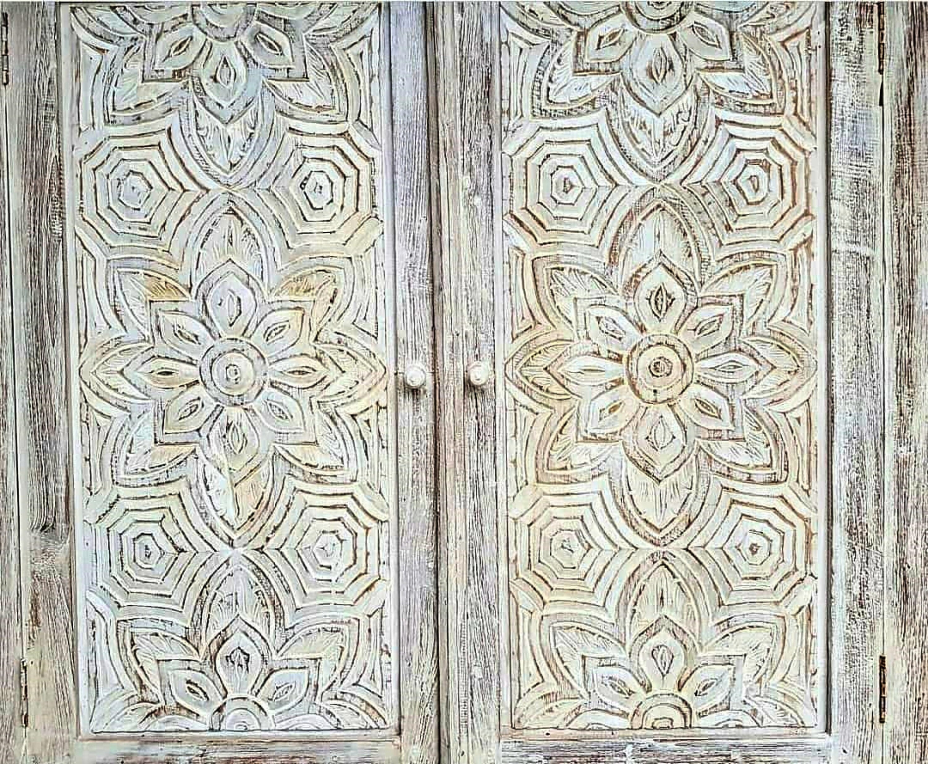 VINTAGE Mid Century Handgeschnitzter Schrank aus massivem | Etsy