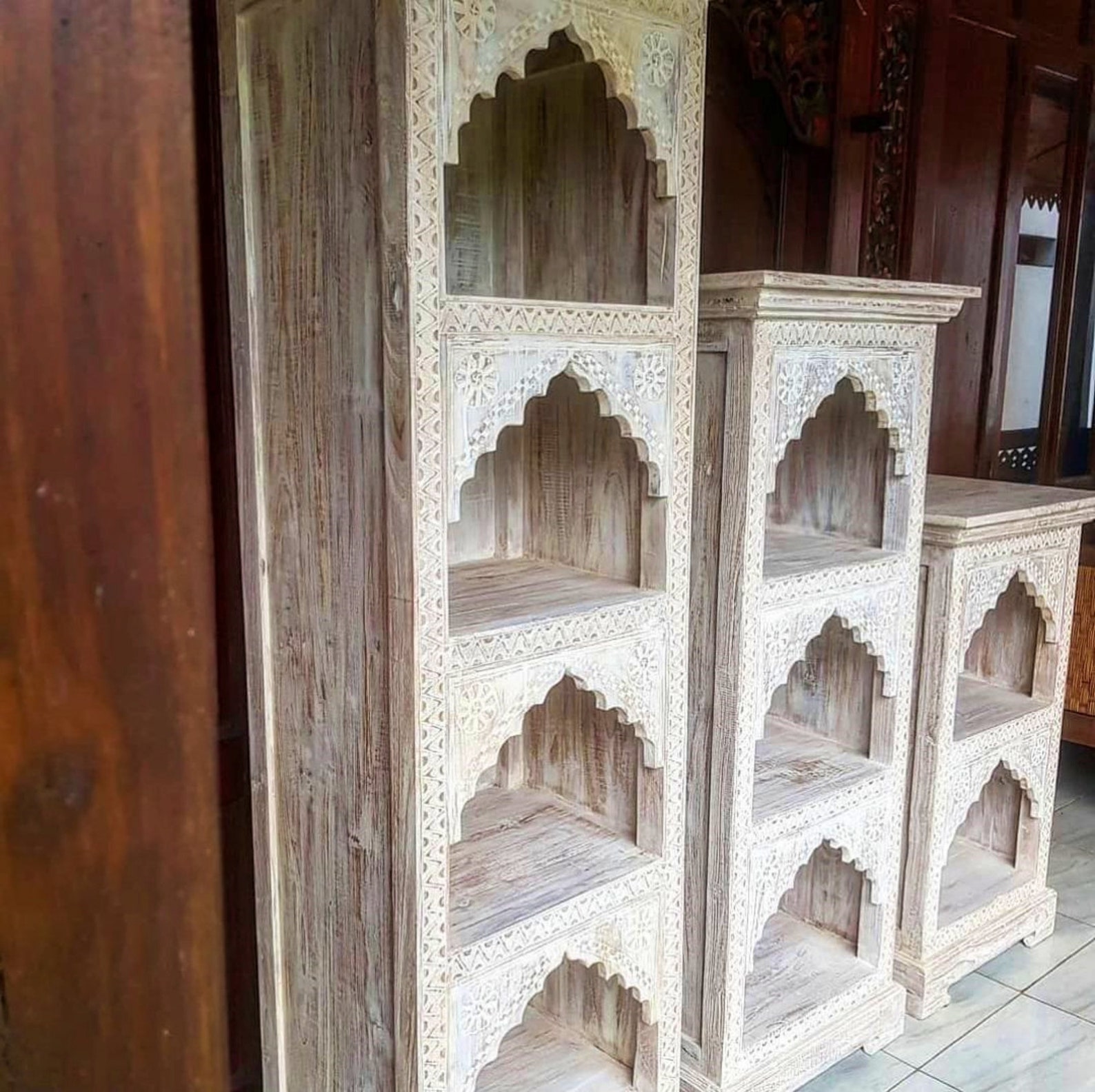 Mid Century Vintage Handgeschnitzter Schrank aus massivem | Etsy