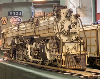 SUPER-SCALE: 1944 4-8-4 Locomotive and Tender Kit