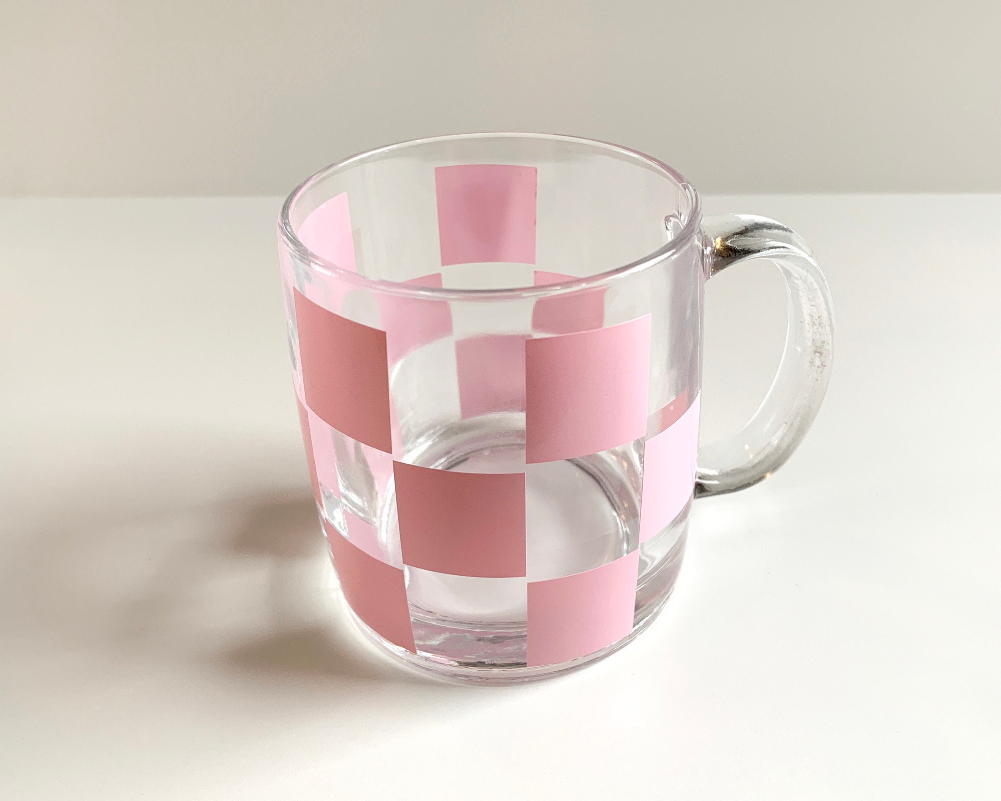 Mug en Verre Transparent à Damier Rose