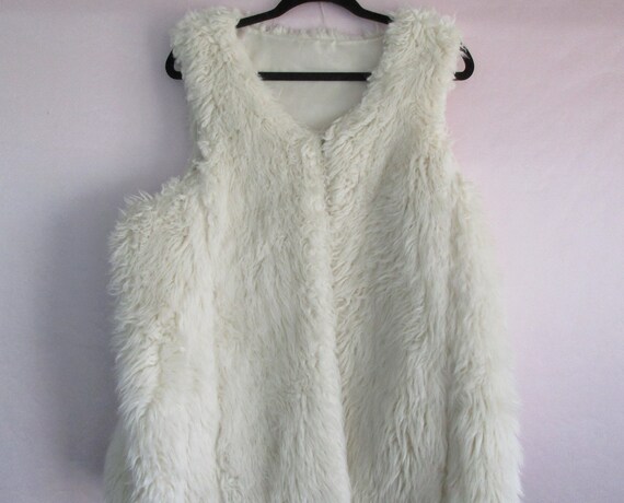 FAUX WHITE FUR Retro/Vintage Sherpa Style 60s/70s… - image 1