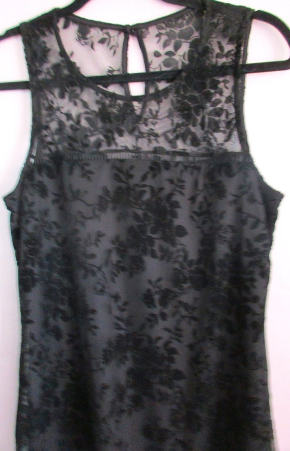 Size S/M Cute Black Embroidered Floral Pullover La