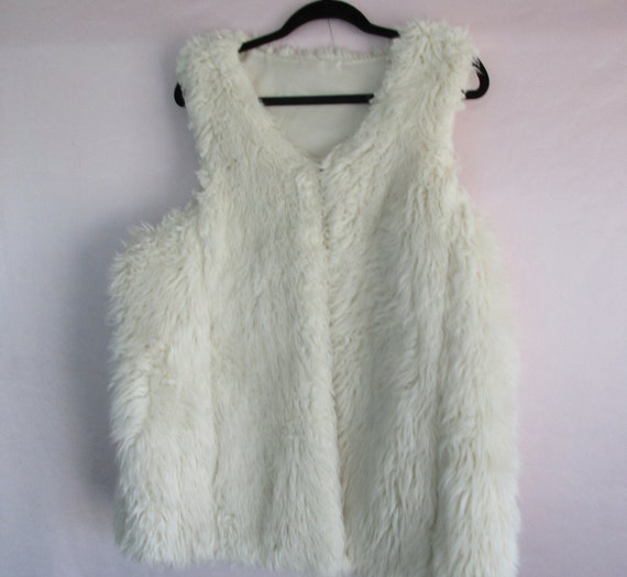 FAUX WHITE FUR Retro/Vintage Sherpa Style 60s/70s… - image 2