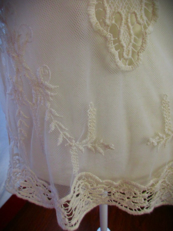 LOVELY Vintage Crochet/Net Cream Top Exquisite Fe… - image 8