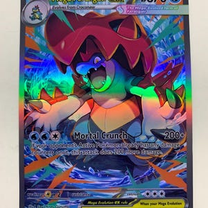 Puede incluir: Un juego de tres tazas de cerámica con un acabado mate moteado. Las tazas son de color crema, gris claro y gris oscuro. Cada taza tiene un diseño minimalista, ideal para café o té.