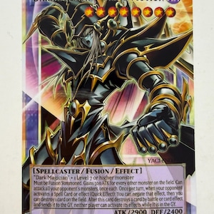 Op de afbeelding: Een Yu-Gi-Oh! ruilkaart getiteld Dark Paladin - Wave-Motion met een donkere gepantserde krijger met gouden accenten. De kaarttekst vermeldt het als een Spellcaster/Fusion/Effect monster met 2900 ATK en 2400 DEF, gedateerd 2020 Studio Dice/SHUEISHA, TV TOKYO KONAMI.