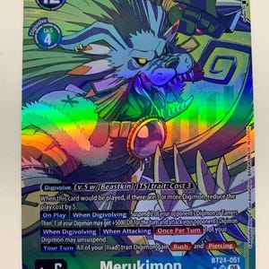Peut inclure: Carte de collection Digimon holographique avec Merukimon, un Digimon Virus de niveau Méga. La carte a un code couleur bleu, vert et violet avec le chiffre 12000 DP. Le texte de la carte comprend "Digivolve" et "When Digivolving".