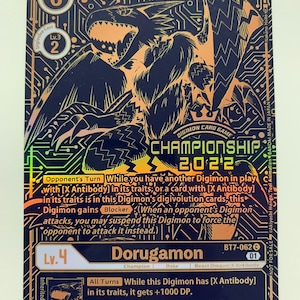 Puede incluir: Una carta de Digimon negra y dorada con Dorugamon, un Dragón Bestia con X Antibody. La carta tiene un fondo negro con texto dorado y blanco. La carta es del Campeonato de Juego de Cartas Digimon 2022.