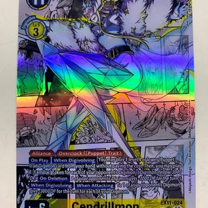 Peut inclure: Carte de jeu Digimon holographique avec Cendrillmon, un Digimon Virus de niveau Mega. La carte a une finition irisée vibrante avec une illustration détaillée du personnage et du texte du jeu. La carte affiche le chiffre 11 et 12 000.