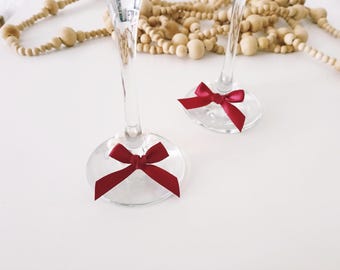 Christmas Burgundy Bow Wine Charm with faux pearl beads for New Year Table Setting Drink Wedding Work Party Deep Red Classic Xmas Red Roses