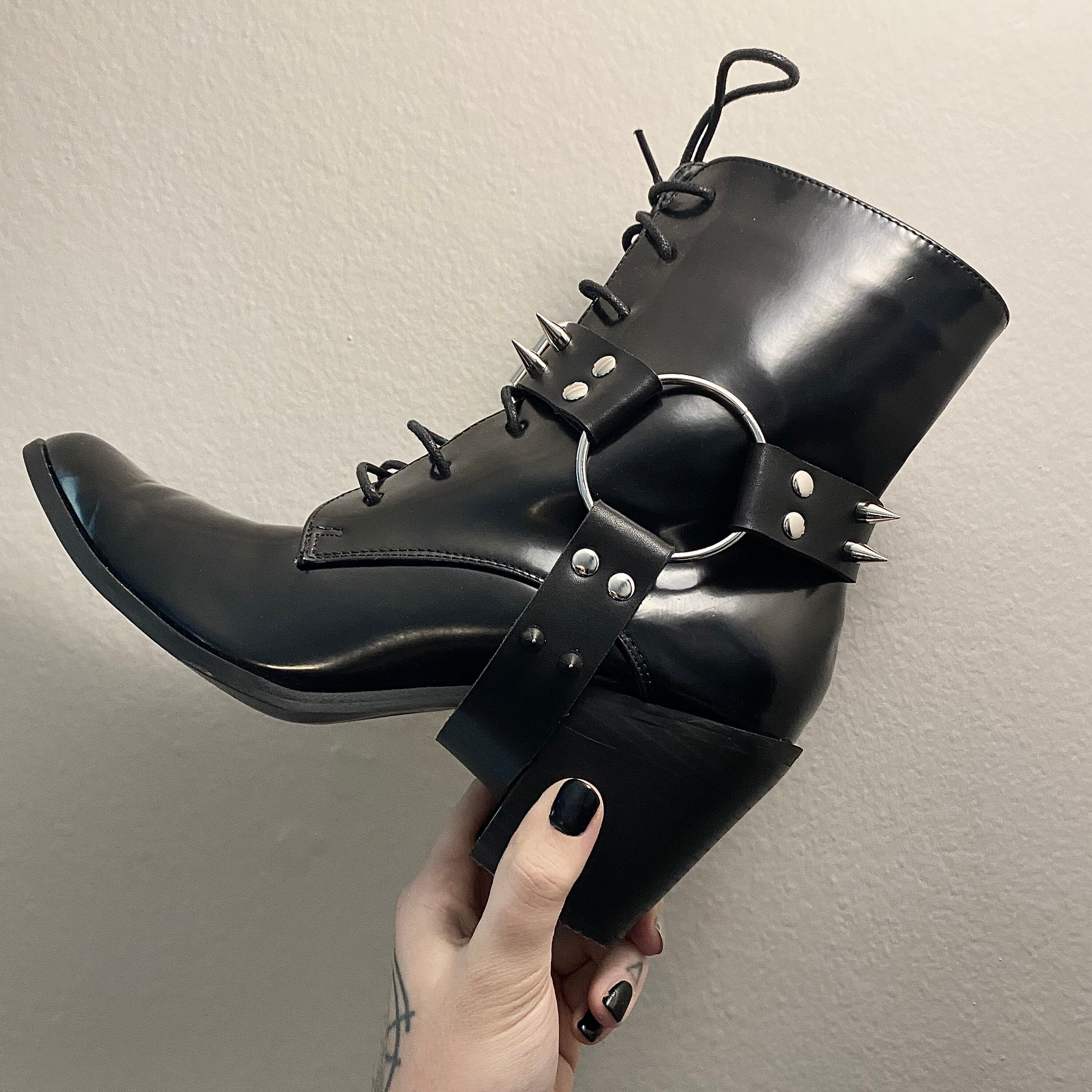 Vegan top harness boots