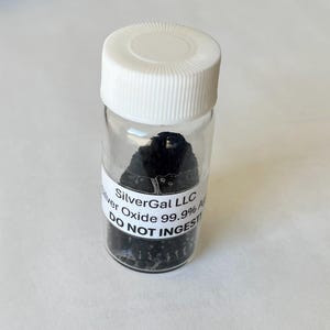 Polvere di ossido d&#39;argento Ag2O pura al 99,9%, da 50 g a 100 g. Polvere di ossido d&#39;argento fine, di dimensioni comprese tra micron e nano.