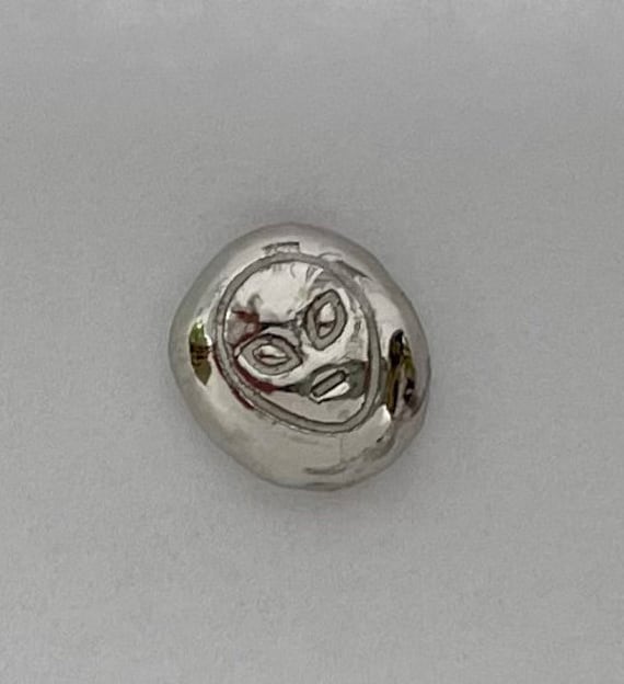 2.5g PLATINUM bar 9995 fine Alien. Pure Solid PLATINUM 99.95%.