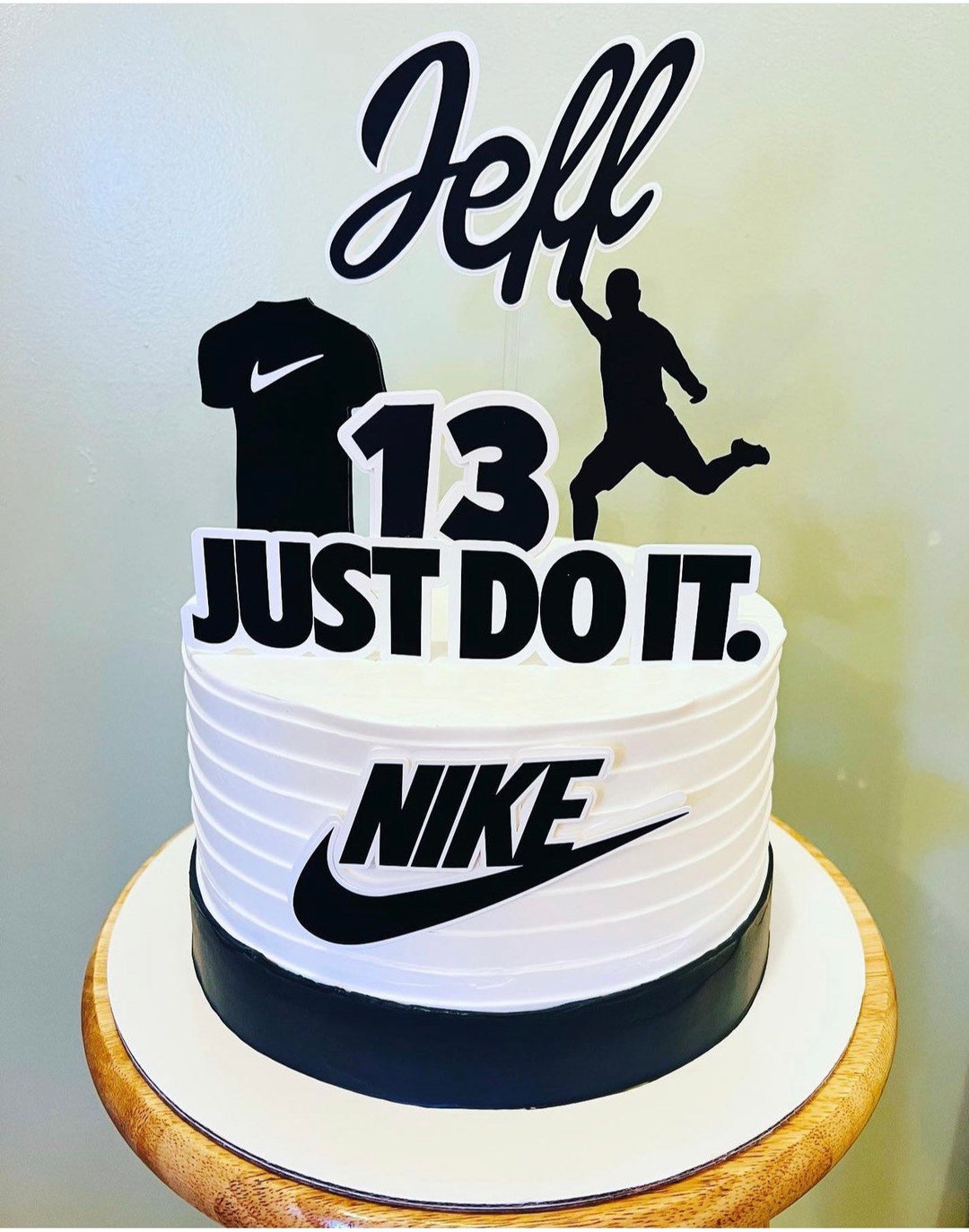 Картинка на торт Hey bro Nike Cake с мужчиной