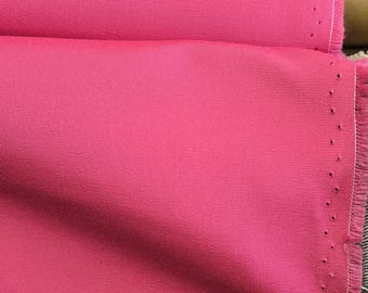 Tessuto per tappezzeria da esterno Sunbrella® fucsia, larghezza 54 pollici (137 cm), venduto tagliato su misura in un unico pezzo continuo.
