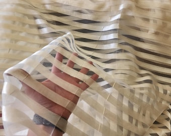 Tecido de organza de poliéster com listras brancas transparentes, 118 polegadas de largura, vendido por jarda.