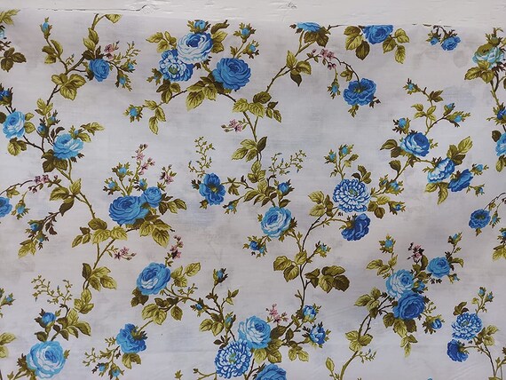 Ad Poly Baumwolle 58 Inch Stoff Weiß Blumen Rosen Blau Verkauft