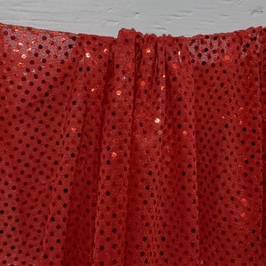Tecido de lantejoulas com confete de bolinhas pequenas, lantejoulas falsas, confete brilhante, malha vermelha, tecido por jarda