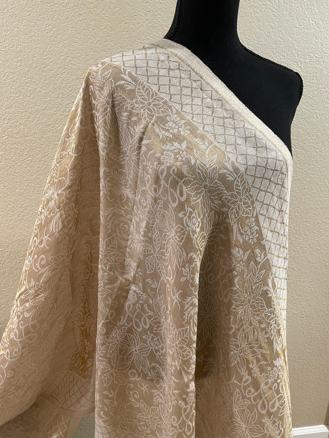 wrapping a pashmina shawl