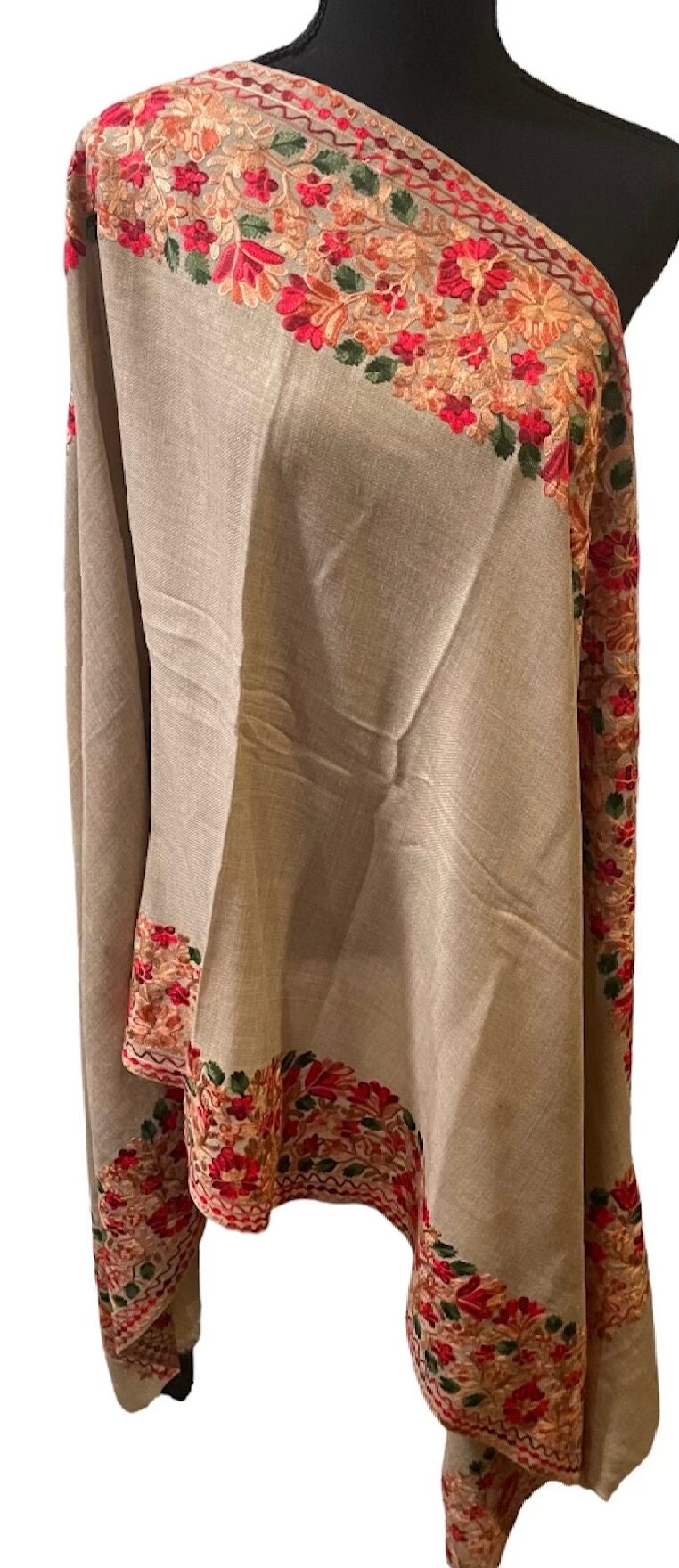 Aari Embroidery on Pashmina Shawl, Kashmiri Shawl,scarf Aari Embroidery on Pashmina Shawl, Kashmiri Shawl,scarf