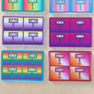Catalogi met LGBTQIIAA Plus-kaarten - Queer Library Gifts - Klassieke bibliotheekcatalogi in regenboogvlag