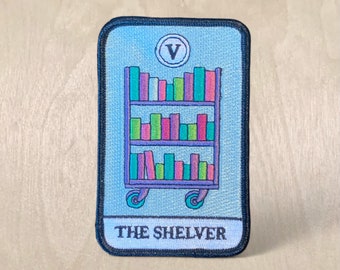 El Tarot de Shelver - Bordado - Parche de Biblioteca - Regalo para Bibliotecarios, Trabajadores de Bibliotecas y Libreros de Todo el Mundo
