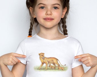 Lion Tshirt for toddlers age 2-6 / Kids shirt with lion painting / T-shirt with lion family print