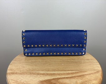 Äkta Valentino Rock Stud blå läderkuvertväska