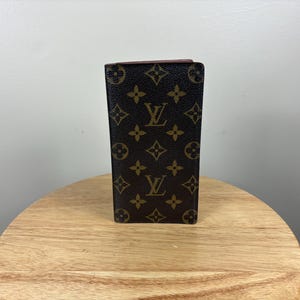 Capa de talão de cheques Louis Vuitton autêntica Monogram