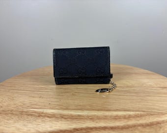 Llavero Gucci auténtico con 6 GG en negro