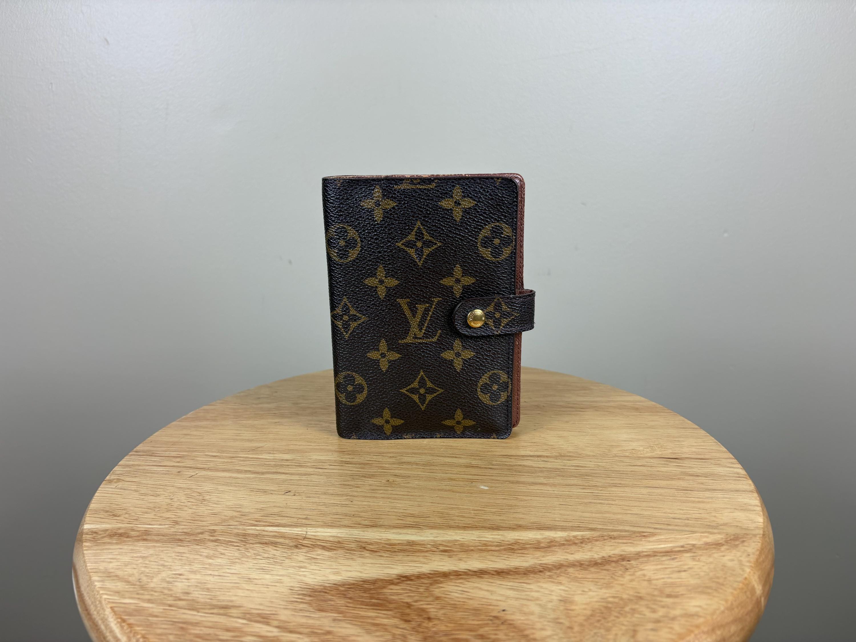 Louis vuitton passport cover - Etsy 日本