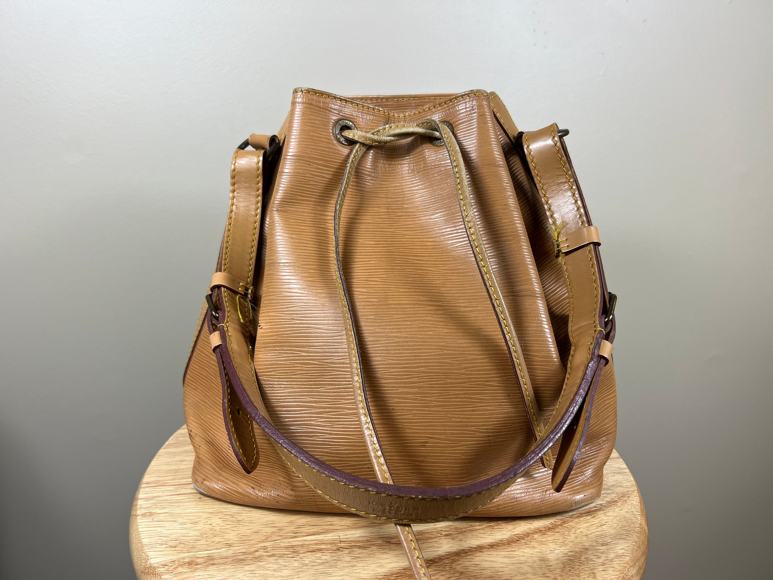 LOUIS VUITTON Epi Noe GM Tan brown handbag Bucket bag 