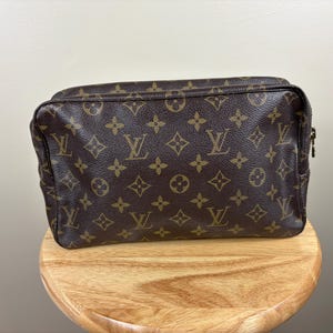 Authentic Louis Vuitton Trousse Toilette 28 Cosmetic Pouch Monogram