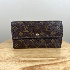 Louis Vuitton Black Monogram Vernis Sarah Compact Wallet - Ann's Fabulous  Closeouts