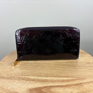 Authentische Louis Vuitton Vernis Lila Zippy Brieftasche mit Reißverschluss