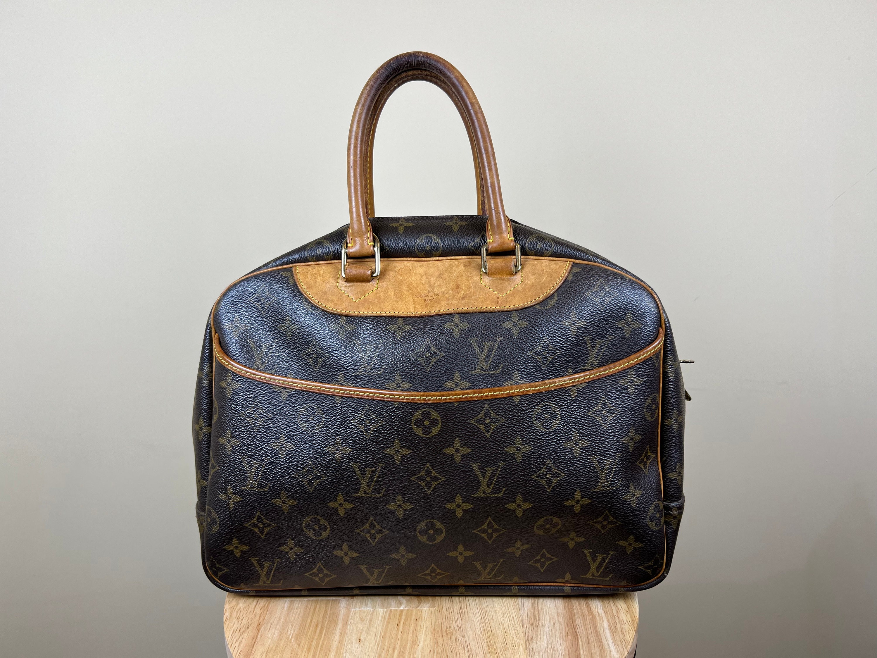 Louis Vuitton Keepall Bandoulière 55 strap, lock, handle wrap, luggage tag,  key - clothing & accessories - by owner 