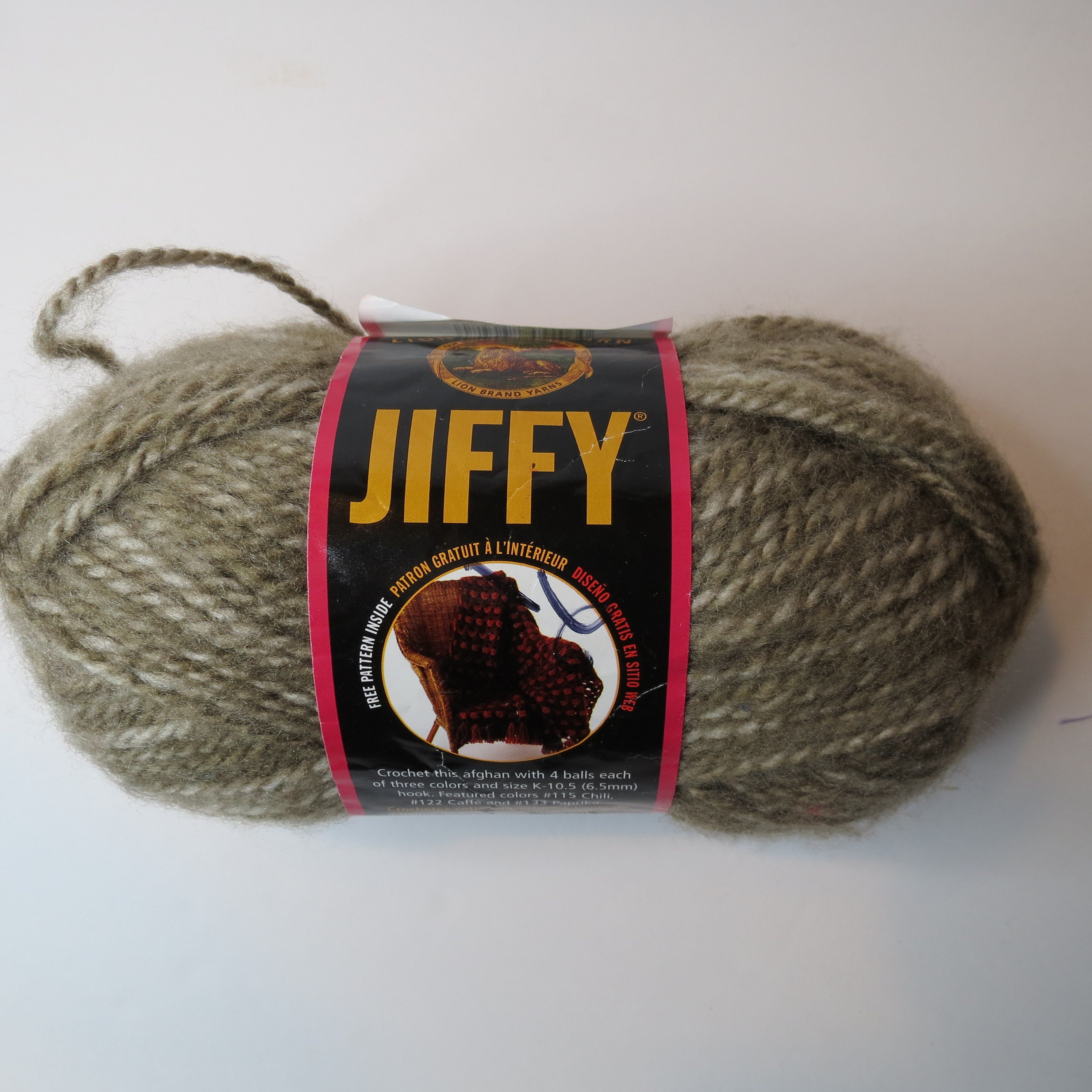 Lion Brand Yarn Jiffy Bulky 403 Camel Spray Color, Lot 46517 Net Wt 2.5 oz  115 yards