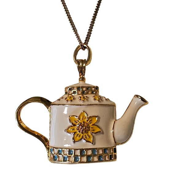 Vintage Sutton Square Teapot Pendant Necklace in G
