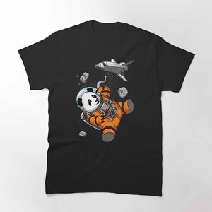 Space Panda Astronaut Discover The Universe Funny T-shirt