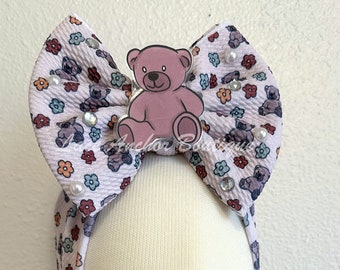 Arco o envoltura de pelo floral de oso de peluche - Primer cumpleaños de oso - Arcos de flores de bebé hechos a mano de pedrería y perlas para niñas pequeñas - Beary First