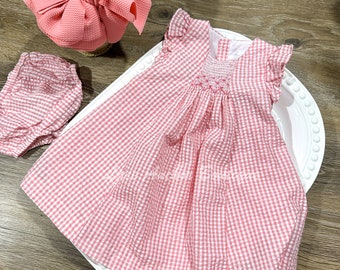 Ensemble à smocks vichy rose corail | Ensemble smocké en seersucker pour bébé fille | Robe brodée un an 12 mois