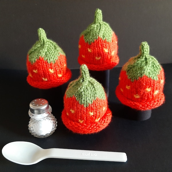 Set of 4 knitted egg warmers "strawberry".