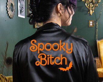 Spooky Bitch mit Fledermaus Robe, Get Ready Robe, Gothic Spooky Party, Gothic Braut Hausmantel, Morgenmantel in Übergröße