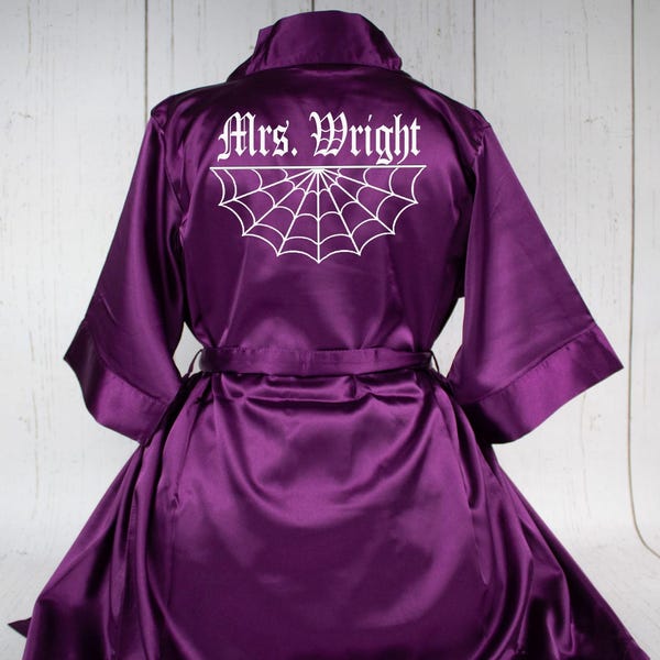 花嫁の未来のミセスゴシックスパイダーウェブローブ、花嫁介添人ローブ、ゴスブライダルパーティーローブ、ゴシックウェディング、準備ローブ