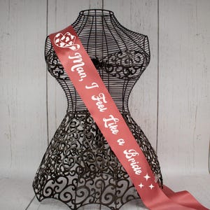 Cara, eu me sinto como uma faixa de noiva, faixa de noiva country, faixa de solteira, faixa de festa de noiva de cowboy disco, faixa personalizada, futura Sra. Faixa de glitter