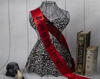 Banda "Muerte a mis treinta", "Ghoul de cumpleaños", "Aquelarre de brujas de cumpleaños", "D.E.P. mis treinta", banda gótica personalizada